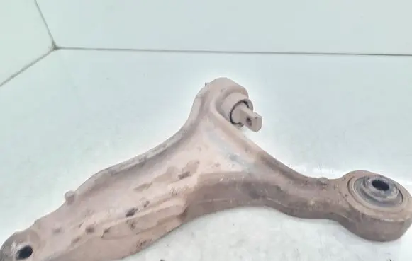 Volvo XC70 Front lower control arm/wishbone 08646375