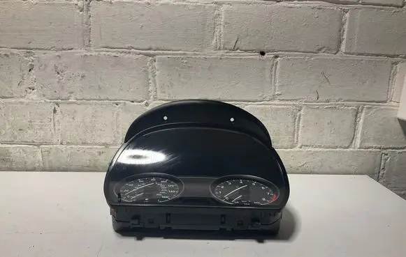 Speedometer (instrument cluster)