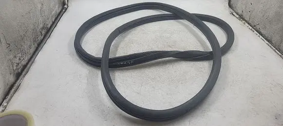 Mitsubishi Lancer X Rear door rubber seal (on body) 