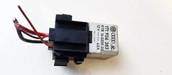 Volkswagen Golf II Other relay 171906383