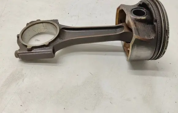 Dodge RAM Piston with connecting rod T5C142