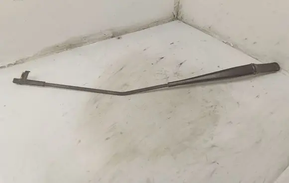 Volkswagen Caddy Front wiper blade arm 2K1955410