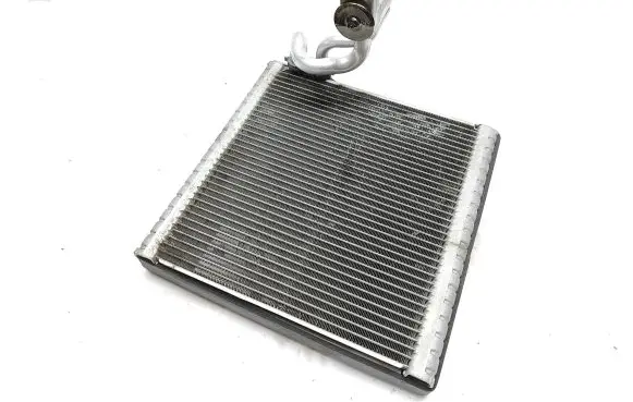 Nissan NV400 Air conditioning (A/C) radiator (interior) 52358590 HFC134A A31101500