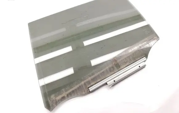 Rear door window glass