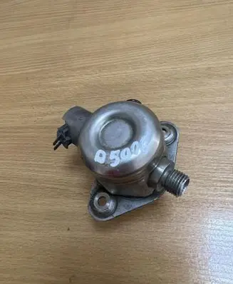 BMW X6 E71 Fuel injection high pressure pump 0261520048 D5006