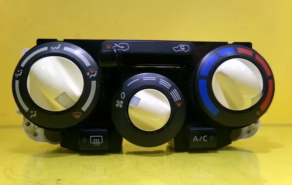Nissan Micra Climate control unit F667193W-01