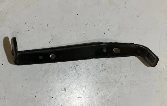 Ford Mustang VI Fender mounting bracket FR3B16C198BD