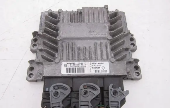 Renault Laguna III Engine control unit/module S122326132A 8200793109