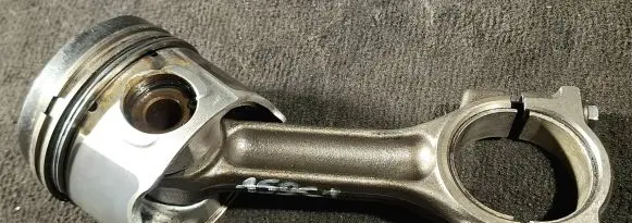 Alfa Romeo 159 Piston with connecting rod