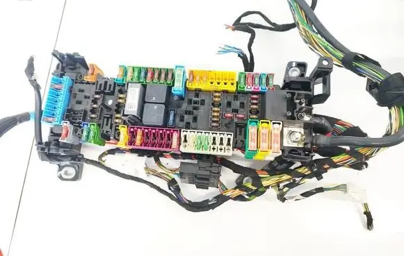 Mercedes-Benz A W176 Fuse box set A0008828223 4RA00779151