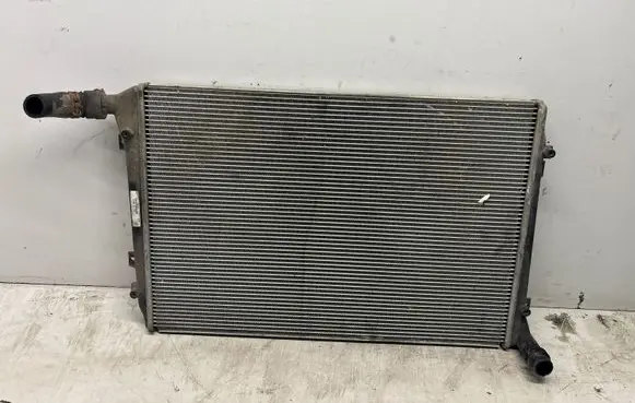 Volkswagen PASSAT B6 Coolant radiator 3C0121253R