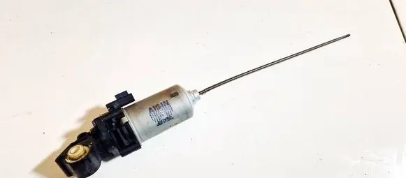 Toyota Avensis T250 Seat adjustment motor 8582033020 85820-33020