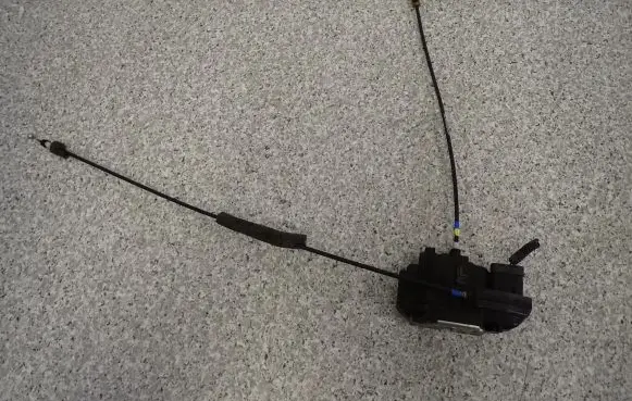 Nissan Note (E11) Rear door lock