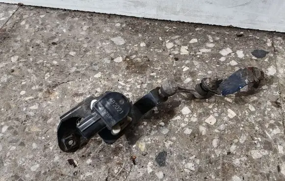 Lexus NX Rear suspension height sensor lever 6B2021 A051759