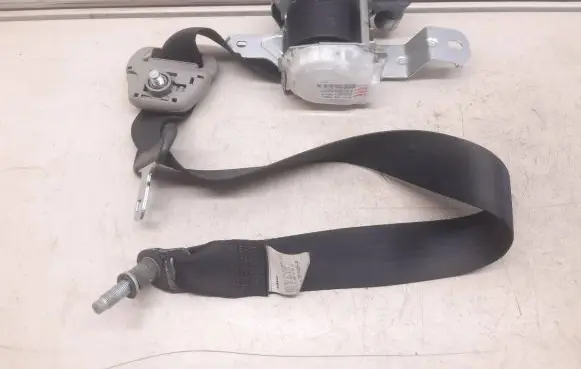 Nissan Navara D40 Front seatbelt 7P1030P