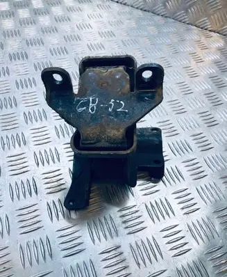 Isuzu Trooper Engine mount bracket