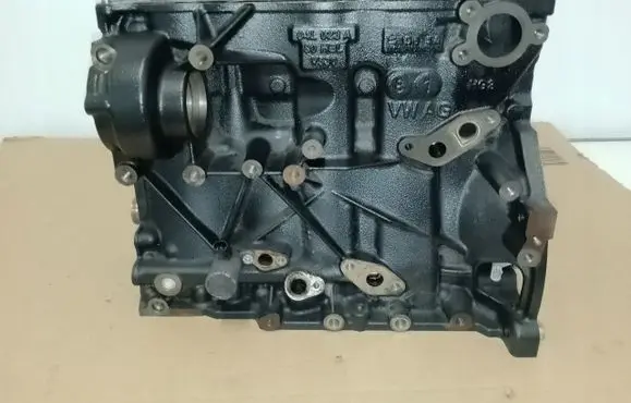 Volkswagen Golf VII Engine block 04L103011A