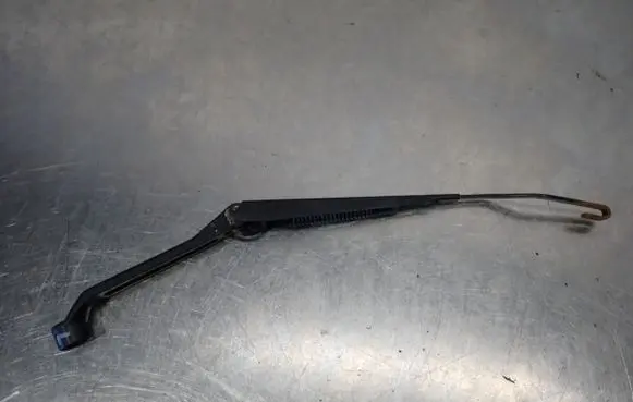 Suzuki Grand Vitara II Front wiper blade arm
