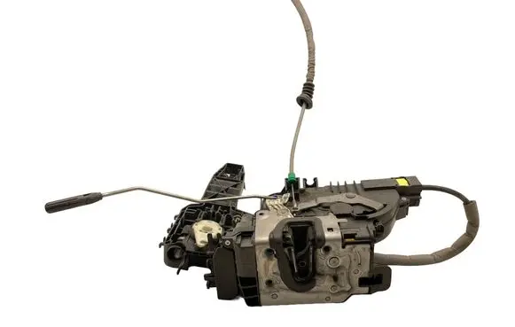 Mercedes-Benz Vito Viano W447 Front door lock A4477200035 A4477600034