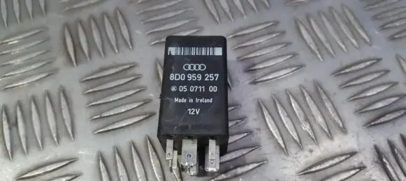 Audi A6 S6 C4 4A Other relay 8d0959257 05071100