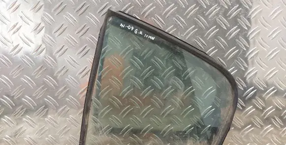 Toyota Avensis T270 Rear vent window glass 43R001583