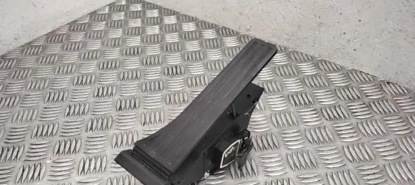 Mercedes-Benz E W212 Accelerator throttle pedal A2223001000