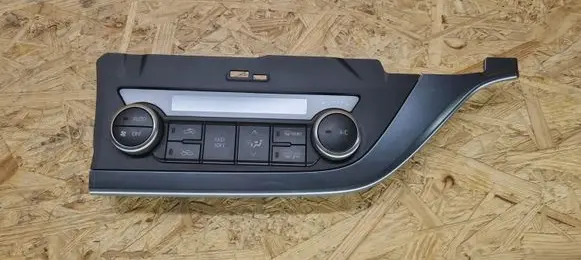 Toyota Auris E180 Climate control unit 5590002460B0