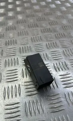 Ford Mondeo MK V Glow plug pre-heat relay 9803299780