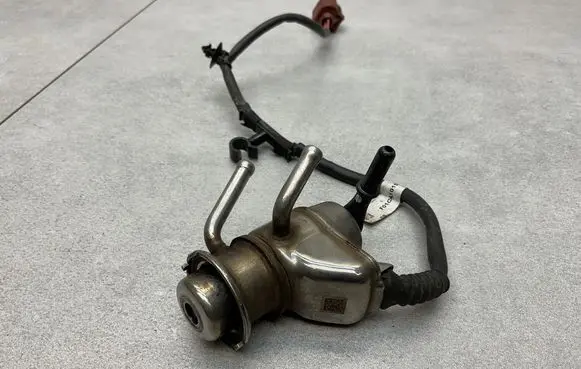 Volkswagen Polo VI AdBlue injector 04L131113P