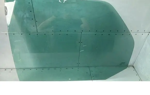Rear door window glass