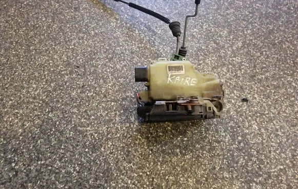 Volkswagen New Beetle Front door lock
