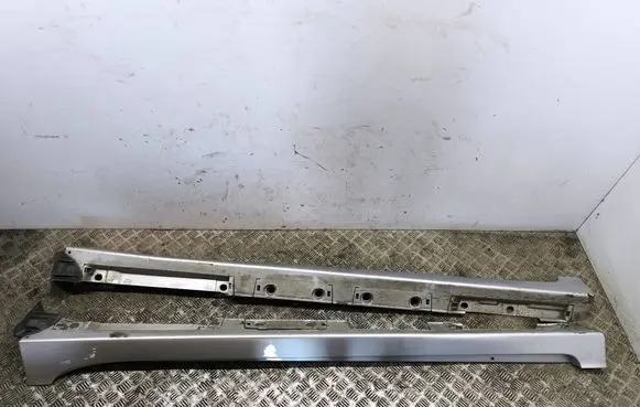 Toyota Prius (XW30) Sill