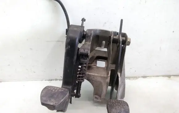 Volkswagen II LT Pedal assembly 