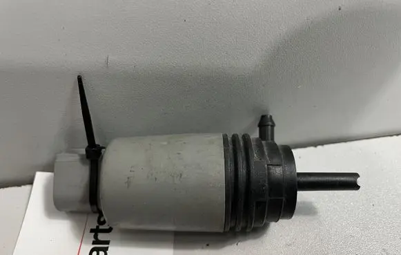BMW 3 E90 E91 Windscreen/windshield washer pump 6934159