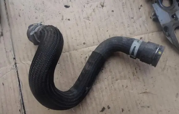 Opel Mokka Engine coolant pipe/hose 95400948