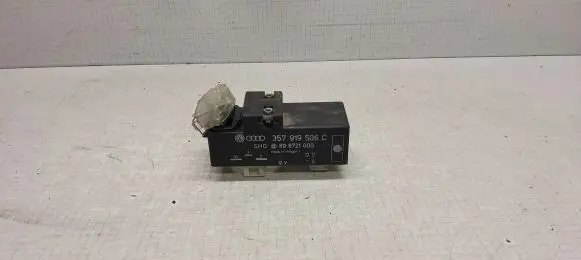 Volkswagen Golf III Coolant fan relay 357919506C