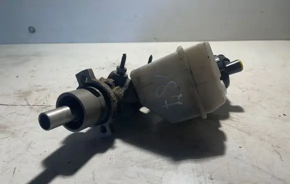 Brake fluid reservoir