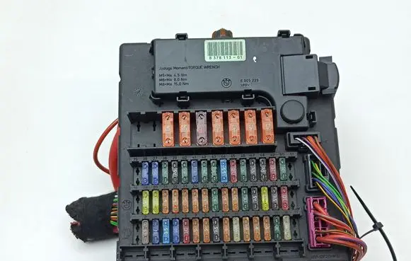 BMW Z4 E85 E86 Fuse module 6911922 6905228 837811301