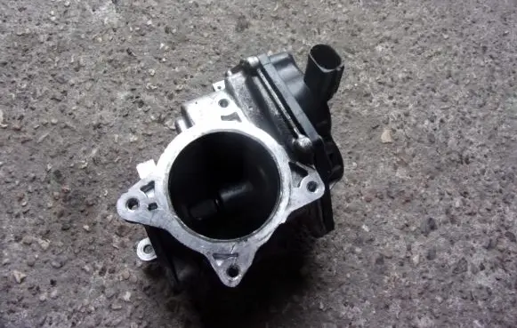 Volkswagen Amarok EGR valve 03L131501AA