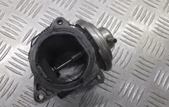 Volkswagen Polo IV 9N3 EGR valve 038131501S