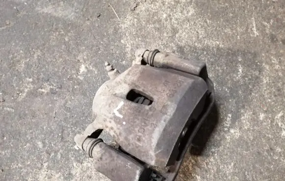 Toyota RAV 4 (XA30) Front brake caliper
