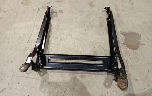 Volkswagen Touareg I Driver seat console base 7L0881677B