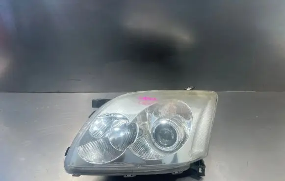Toyota Avensis T250 Headlight/headlamp
