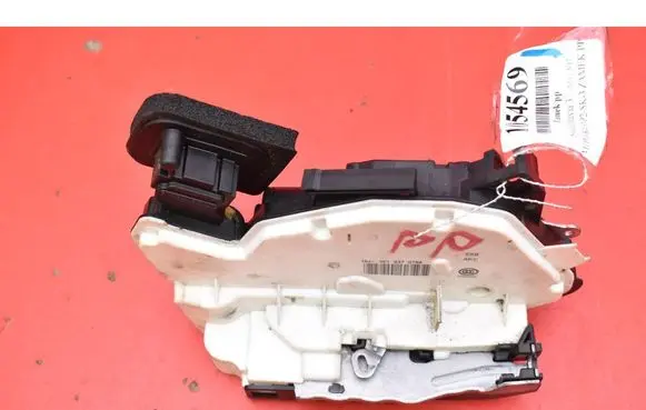 Skoda Octavia Mk3 (5E) Front door lock 5E1837016A