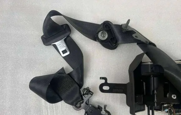 Volvo XC90 Front seatbelt 32239339