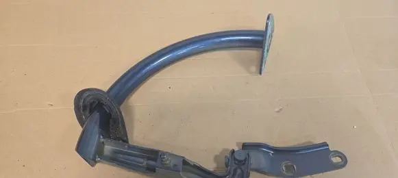 Volkswagen PASSAT B6 Tailgate/trunk/boot hinge 3C5827301