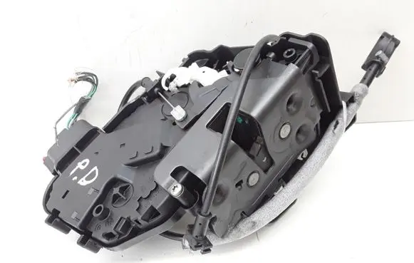 Volvo XC70 Front door lock 31253278