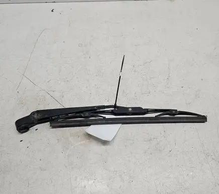Rear wiper blade arm