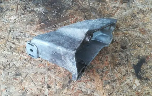 Audi A4 S4 B5 8D Engine mounting bracket 8D0199307L