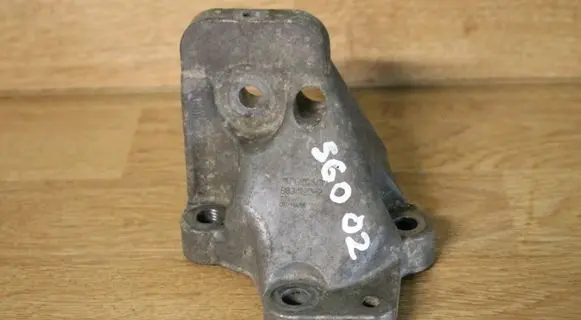 Volvo S60 Engine mounting bracket 86341232